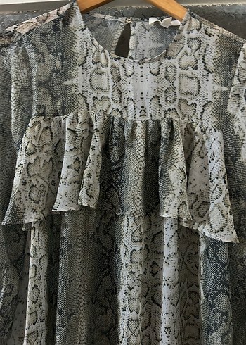 Yeşil Yılan Desenli Fırfırlı Bohem Bluz - Görsel 3