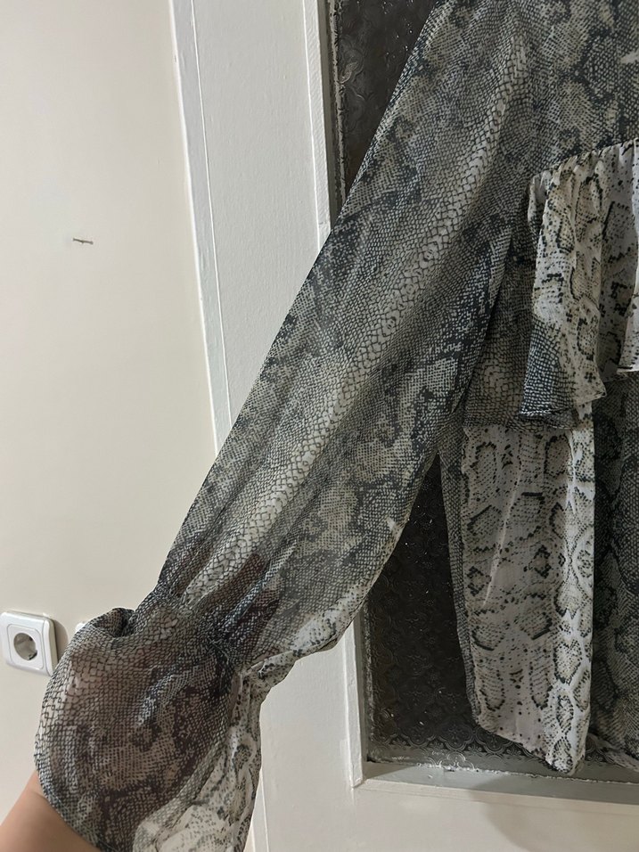 Yeşil Yılan Desenli Fırfırlı Bohem Bluz - Görsel 2