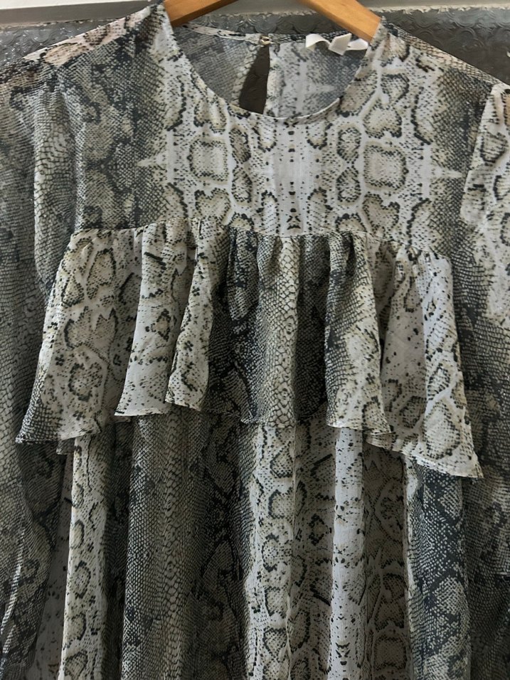 Yeşil Yılan Desenli Fırfırlı Bohem Bluz - Görsel 3