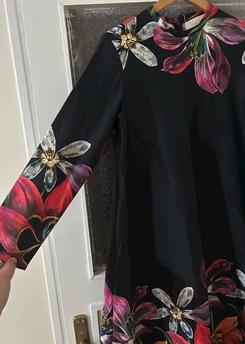 Çiçek Desenli Uzun Tunik - Görsel 2