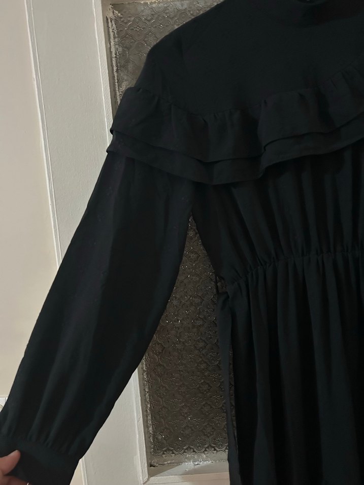 Uzun Siyah Fırfırlı Elbise - Görsel 2