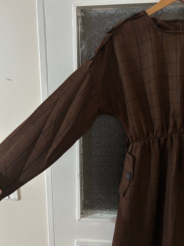 Düğmeli Kahverengi Uzun Elbise - Görsel 2