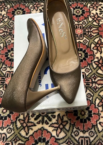 Parlak Topuklu Ayyakabı - Görsel 3