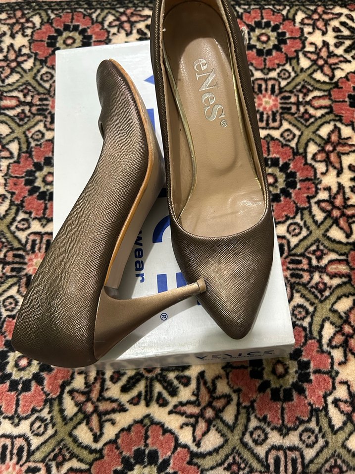 Parlak Topuklu Ayyakabı - Görsel 3