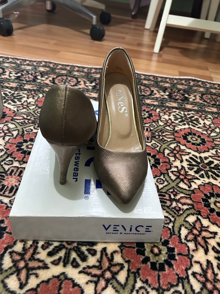 Parlak Topuklu Ayyakabı - Görsel 2