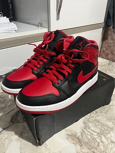 Nike Air Jordan 1 Mid Banned