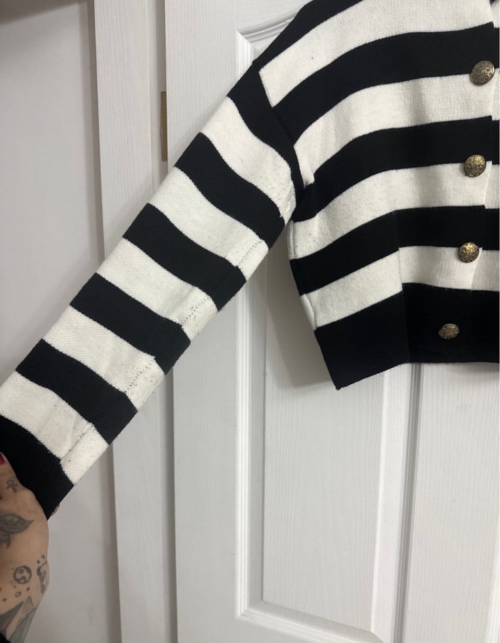 Düğmeli Siyah Beyaz Çizgili Kadın kışlık Hırka - Görsel 2