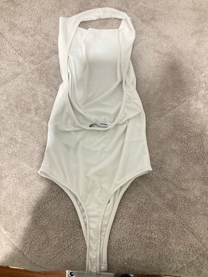 Beyaz Drapeli sırtı açık - Görsel 2