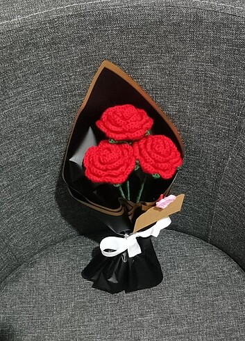 Beden Renk Örgü Çiçek Buketi