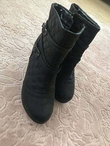 Diğer Topuklu Buti Çizme