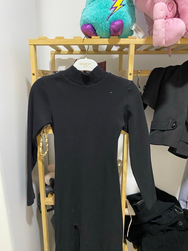 Siyah Yüksek Yakalı Uzun Kollu Elbise - Görsel 3