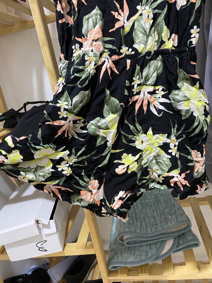 Çiçek Desenli Askılı Mini Tulum - Görsel 2