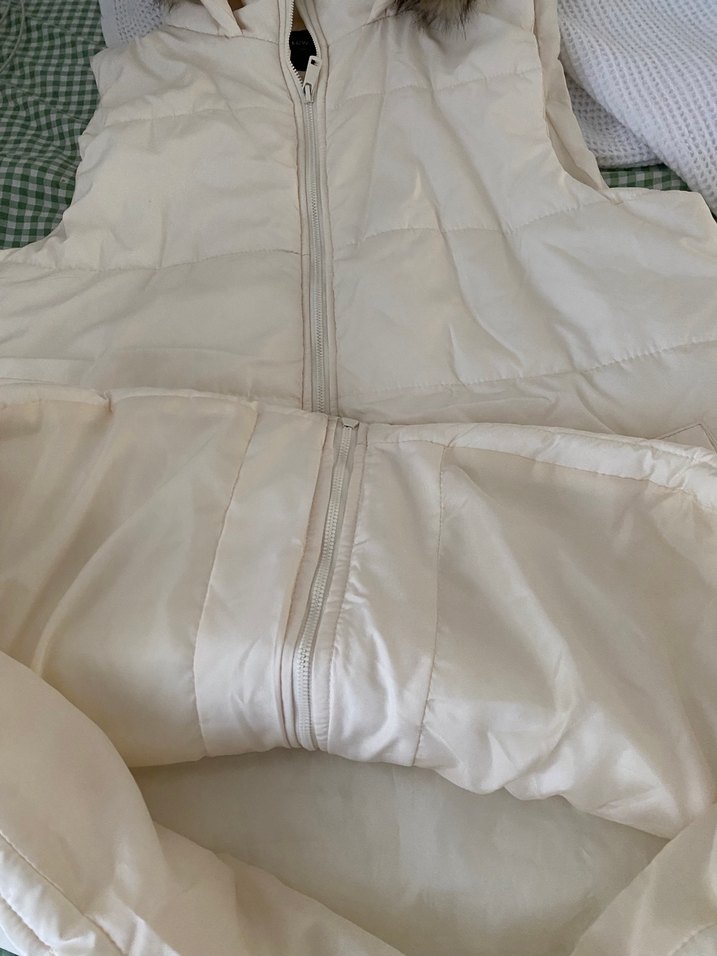 Beyaz Kürklü Kapüşonlu Kadın Yelek - Görsel 5