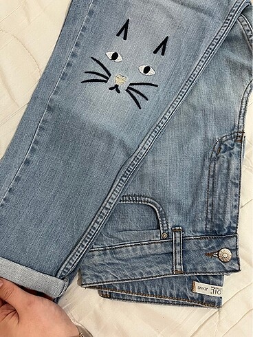 26 Beden Kedi işlemeli mom jean 34-36