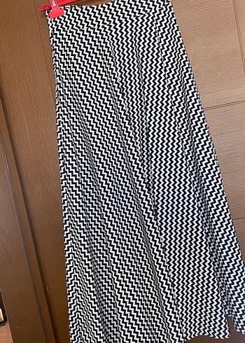 Kadın Siyah Beyaz Zebra Desenli Piliseli Uzun Etek - Görsel 5