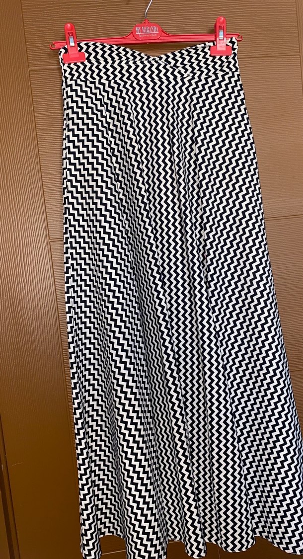 Kadın Siyah Beyaz Zebra Desenli Piliseli Uzun Etek - Görsel 2