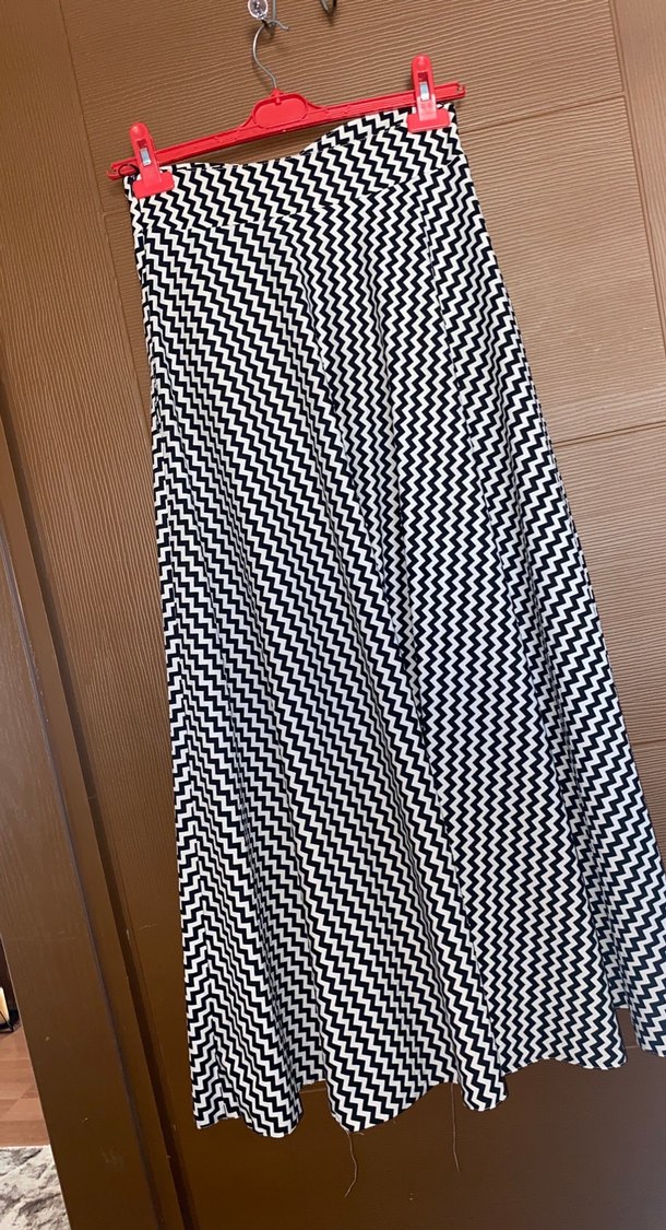 Kadın Siyah Beyaz Zebra Desenli Piliseli Uzun Etek - Görsel 5