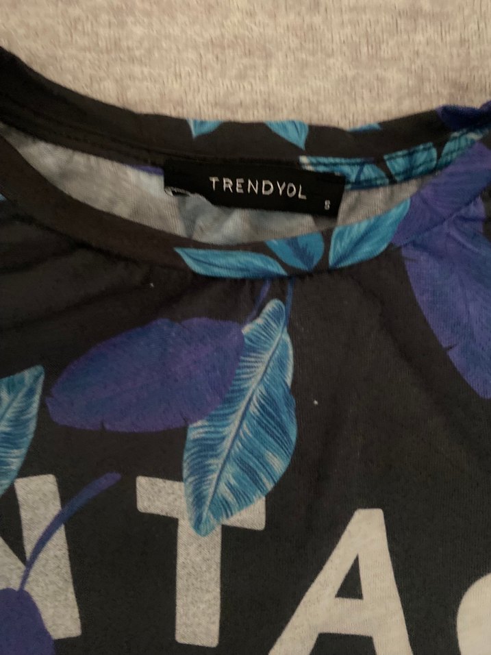 Mavi Çiçek Desenli Tişörtü - Görsel 2