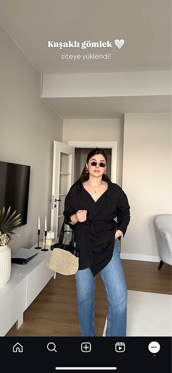 Siyah kuşaklı gömlek