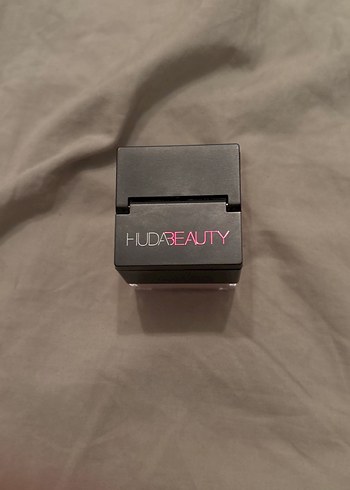 Huda Beauty Pudra