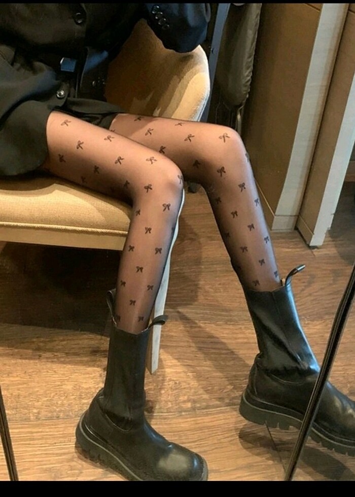 Siyah kurdeleli pinterest çorabı - Görsel 2