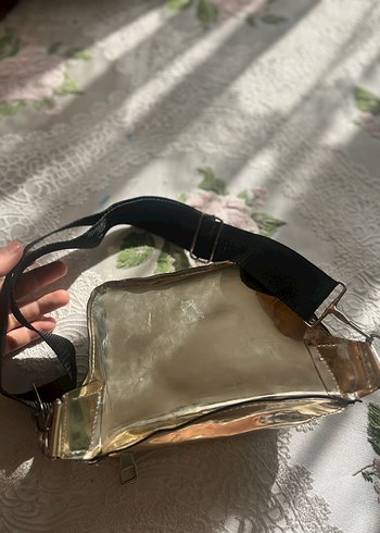 Altın Renkli Deri Bel Çantası - Görsel 3