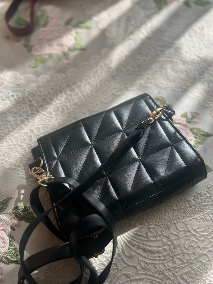 Kilitli Siyah Deri Kadın Çantası - Görsel 2