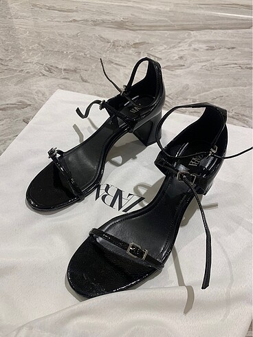 zara sıfır topuklu ayakkabı