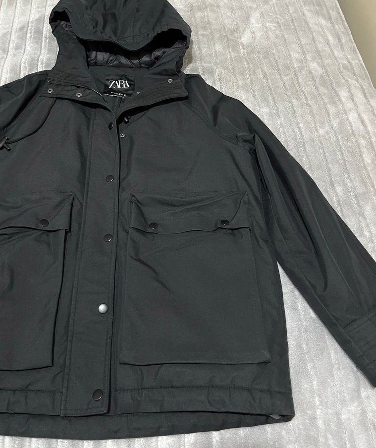 Zara Siyah Kapüşonlu Kısa Mont - Görsel 3