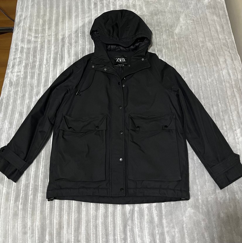 Zara Siyah Kapüşonlu Kısa Mont - Görsel 2