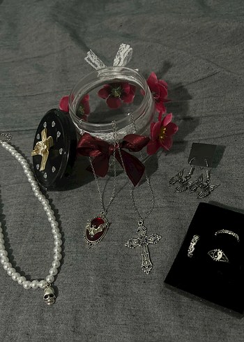 Gotik takı kavanozu