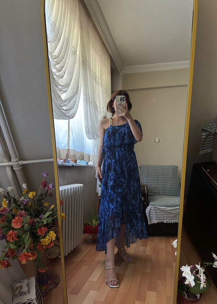 Zincir askılı gece elbisesi - Görsel 4