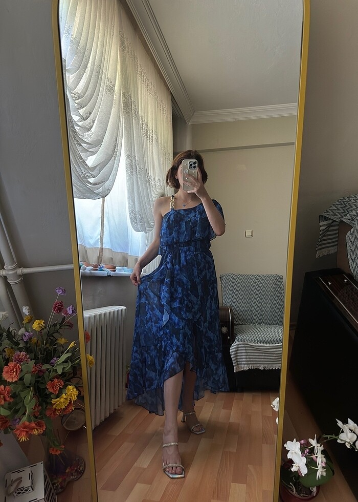 Zincir askılı gece elbisesi - Görsel 3