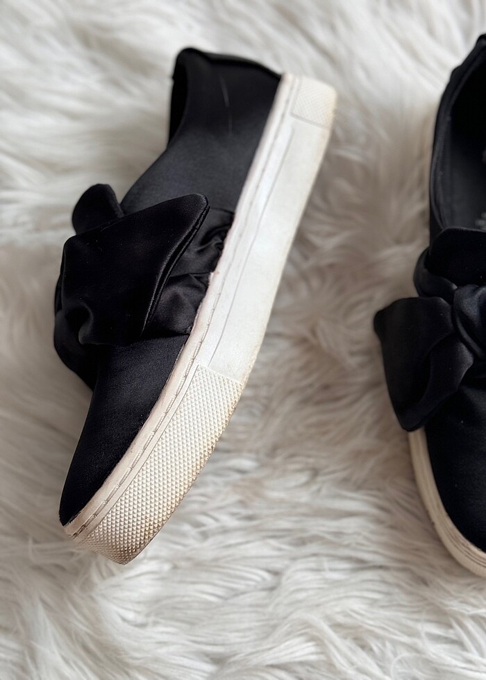 Siyah fiyonk detaylı - Görsel 2