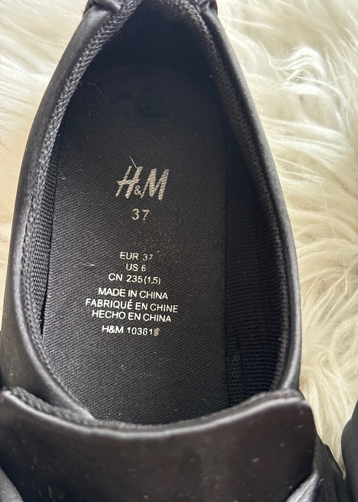 Siyah fiyonk detaylı - Görsel 3