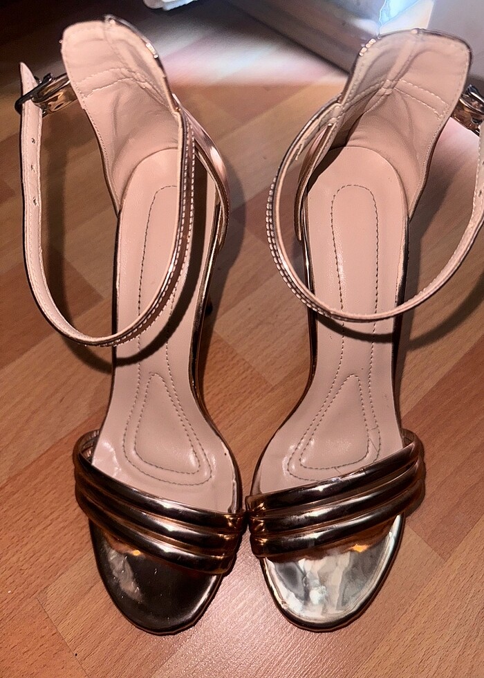 Topuklu ayakkabı - Görsel 2