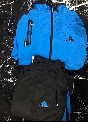 Adidas orjinal eşofman takımı (pazarlık payı vardır.)
