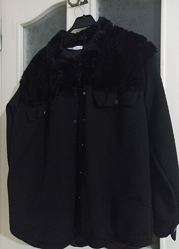 Zara Siyahı Kürklü ceket