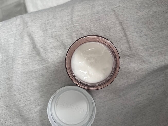 Beden Clinique moisture surge intense