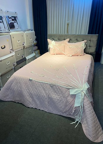 Nakışlı Beyaz Yatak Örtüsü - Görsel 2