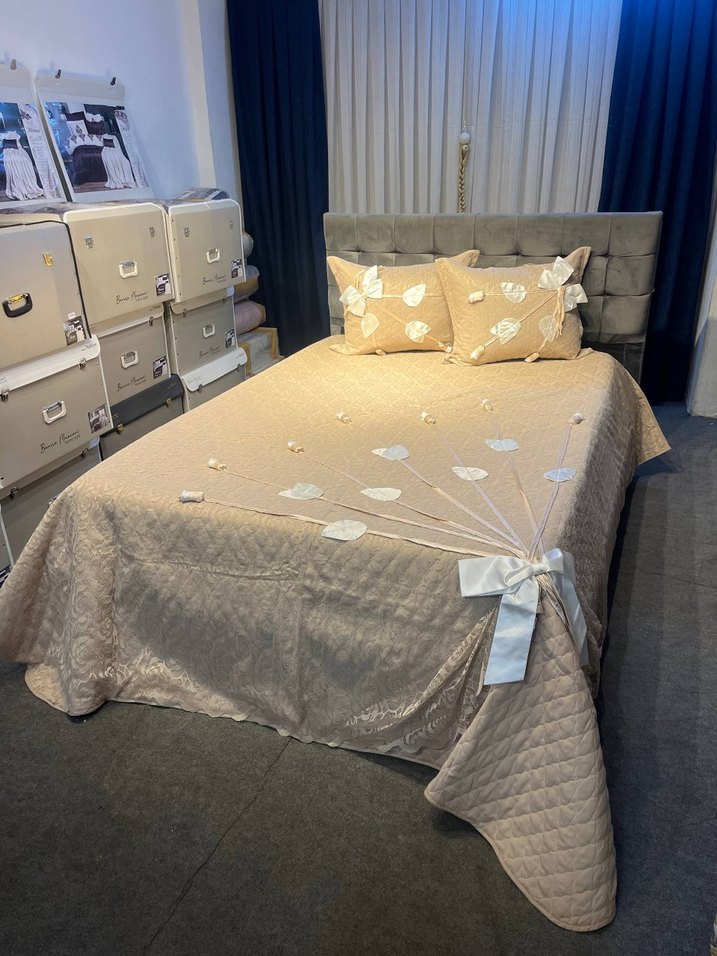 Nakışlı Beyaz Yatak Örtüsü - Görsel 3