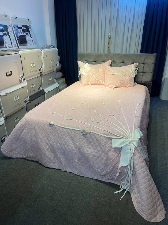 Nakışlı Beyaz Yatak Örtüsü - Görsel 2