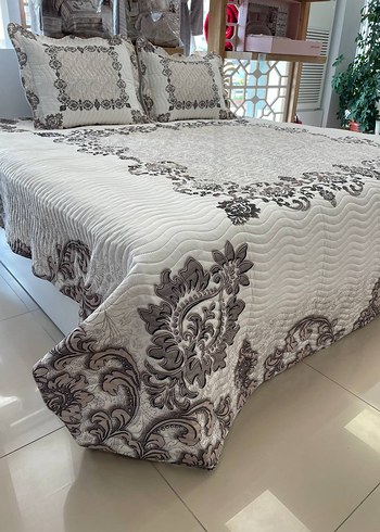 Çiçek Desenli Beyaz Yatak Örtüsü - Görsel 20