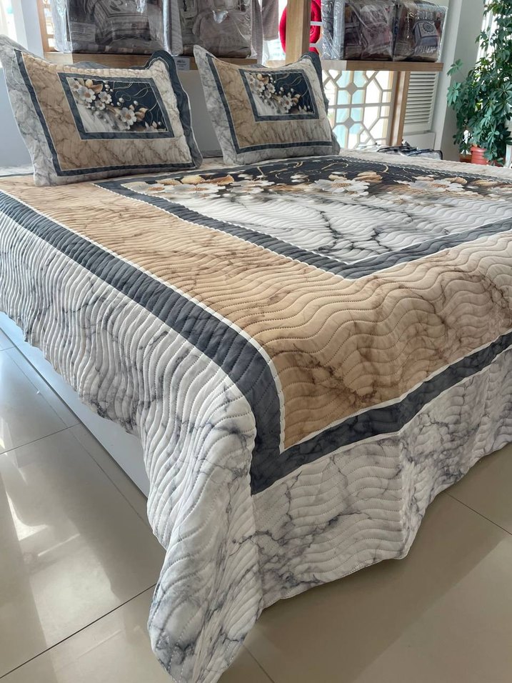 Çiçek Desenli Beyaz Yatak Örtüsü - Görsel 2