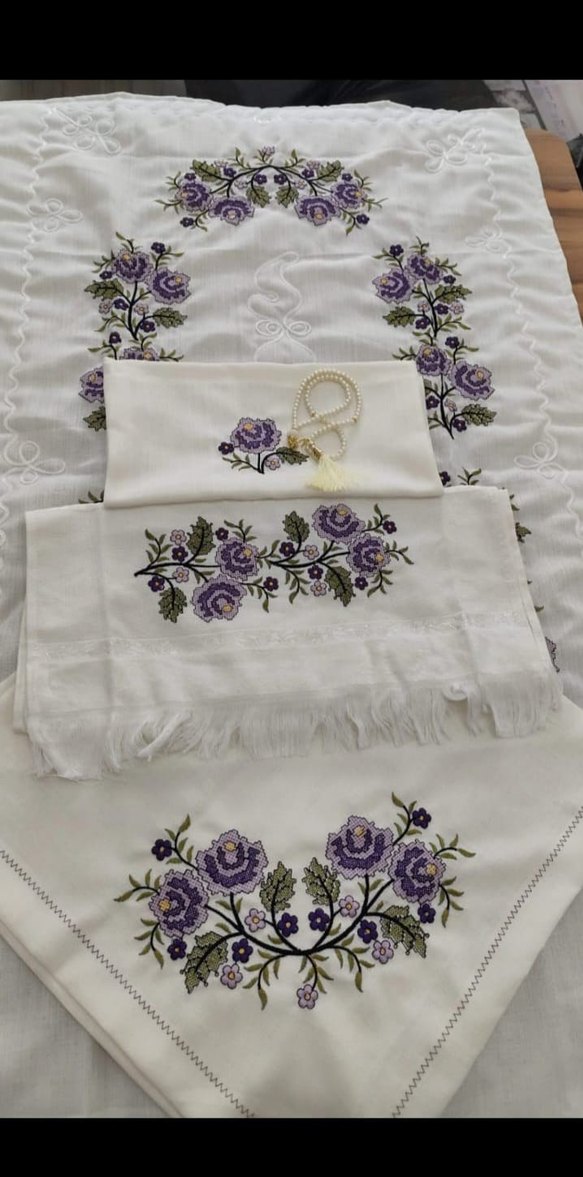 Nakışlı Beyaz Masa Örtüsü - Görsel 2