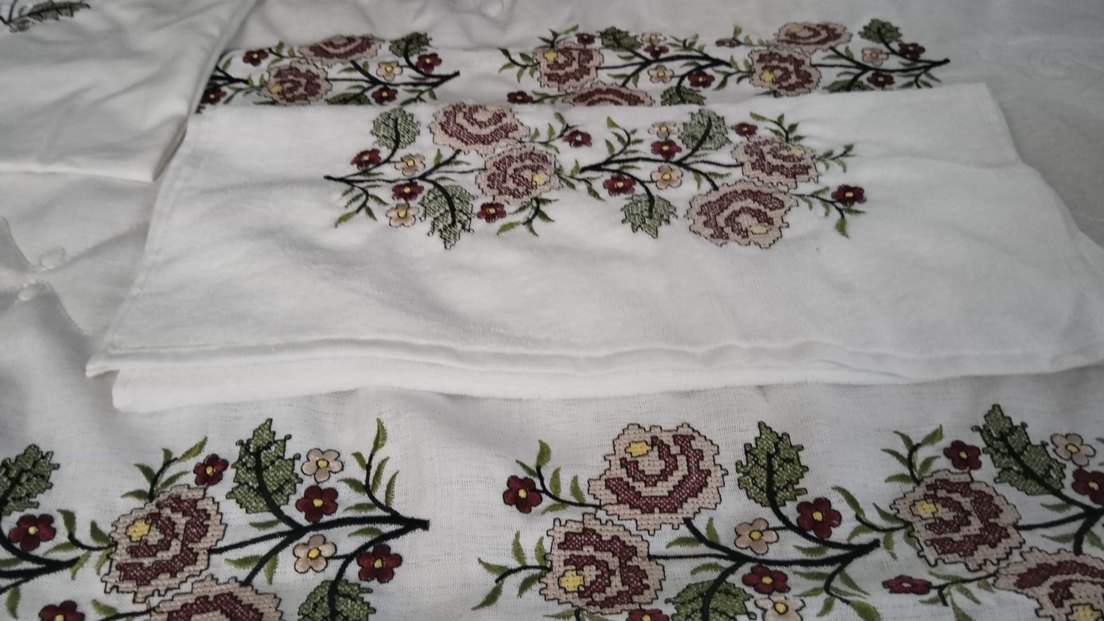 Nakışlı Beyaz Masa Örtüsü - Görsel 3