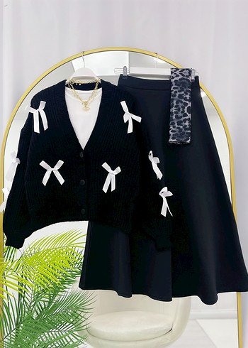 Beyaz Nakışlı Siyah Örgü Mini Hırka - Görsel 2