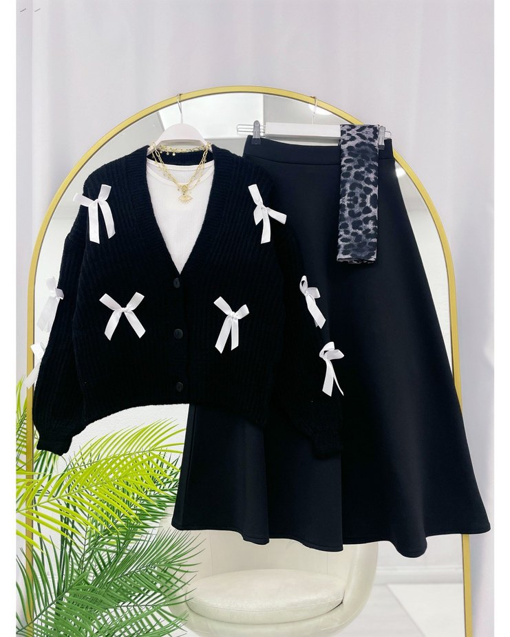 Beyaz Nakışlı Siyah Örgü Mini Hırka - Görsel 2