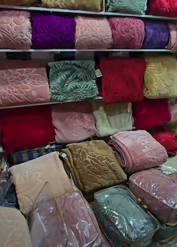 Renkli Desenli Yumuşak Battaniye - Görsel 3