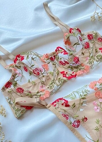 m Beden çeşitli Renk Çiçek nakışlı bralet sütyen takım 